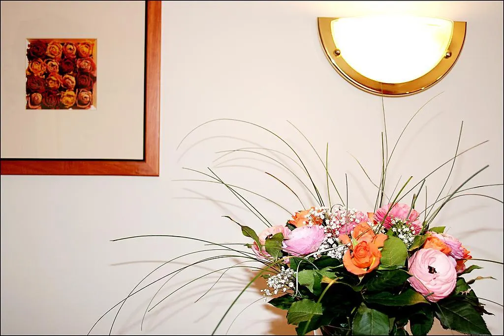 Aparthotel Pavillon Courcelles Parc Monceau 3*