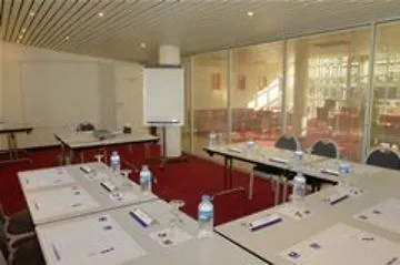 Aparthotel Pavillon Courcelles Parc Monceau 3*