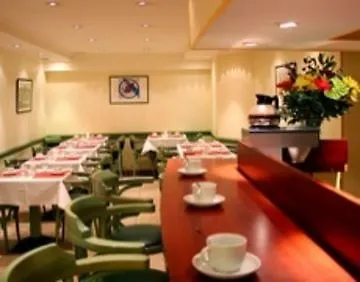 Pavillon Courcelles Parc Monceau Aparthotel 3*