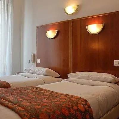 Pavillon Courcelles Parc Monceau Aparthotel 3*